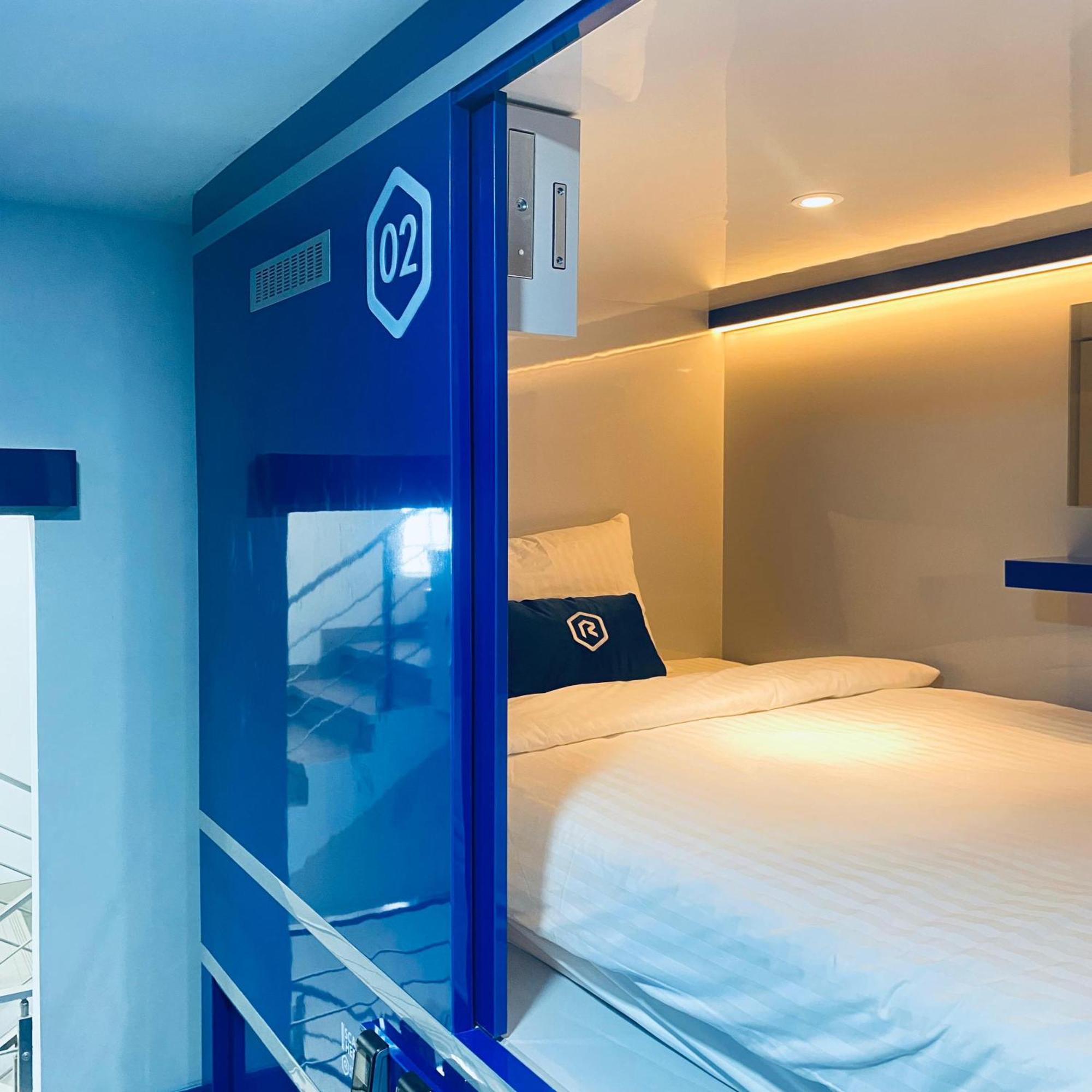 Hotel Rosalyne Sleepbox Malioboro 3 Yogyakarta Exterior foto