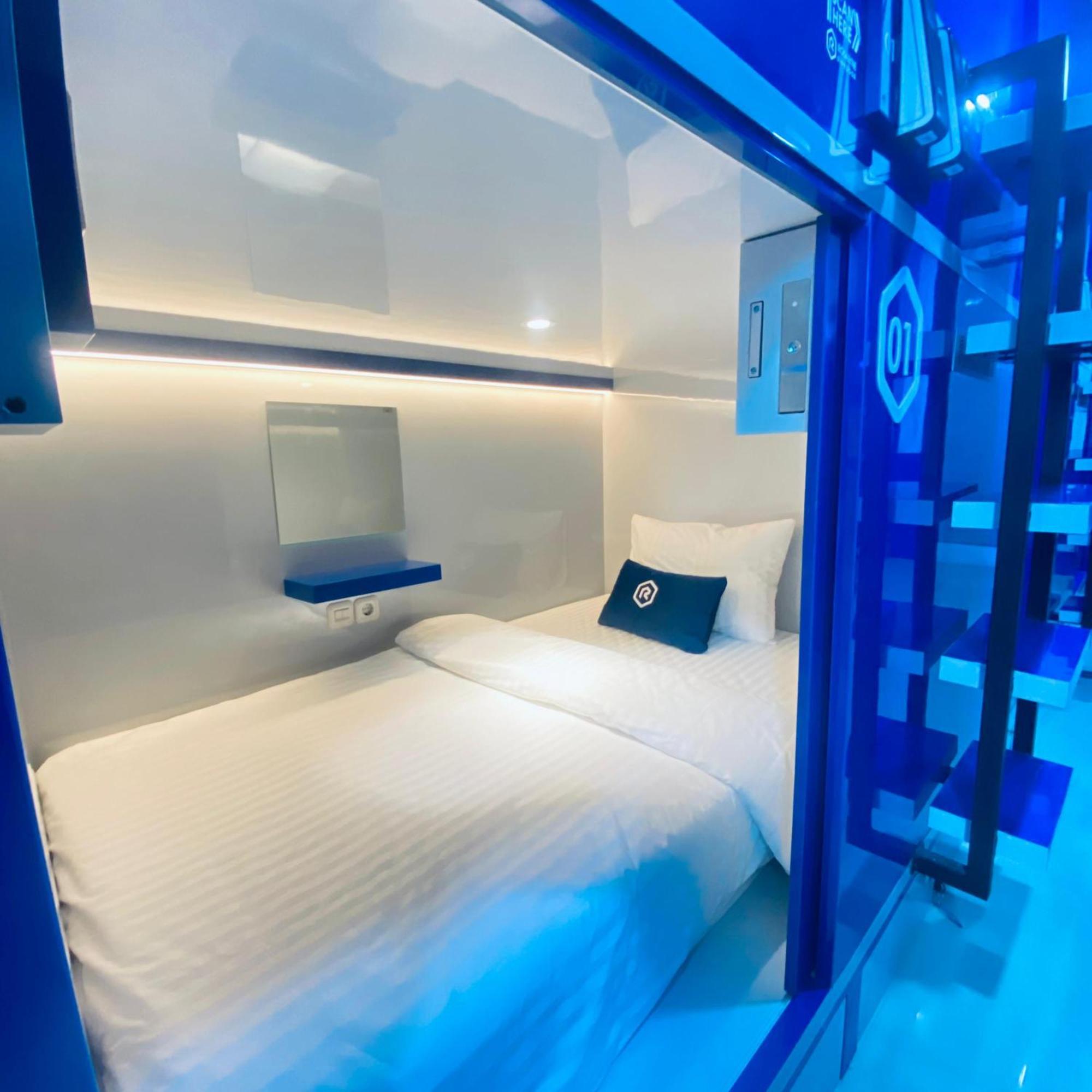 Hotel Rosalyne Sleepbox Malioboro 3 Yogyakarta Exterior foto