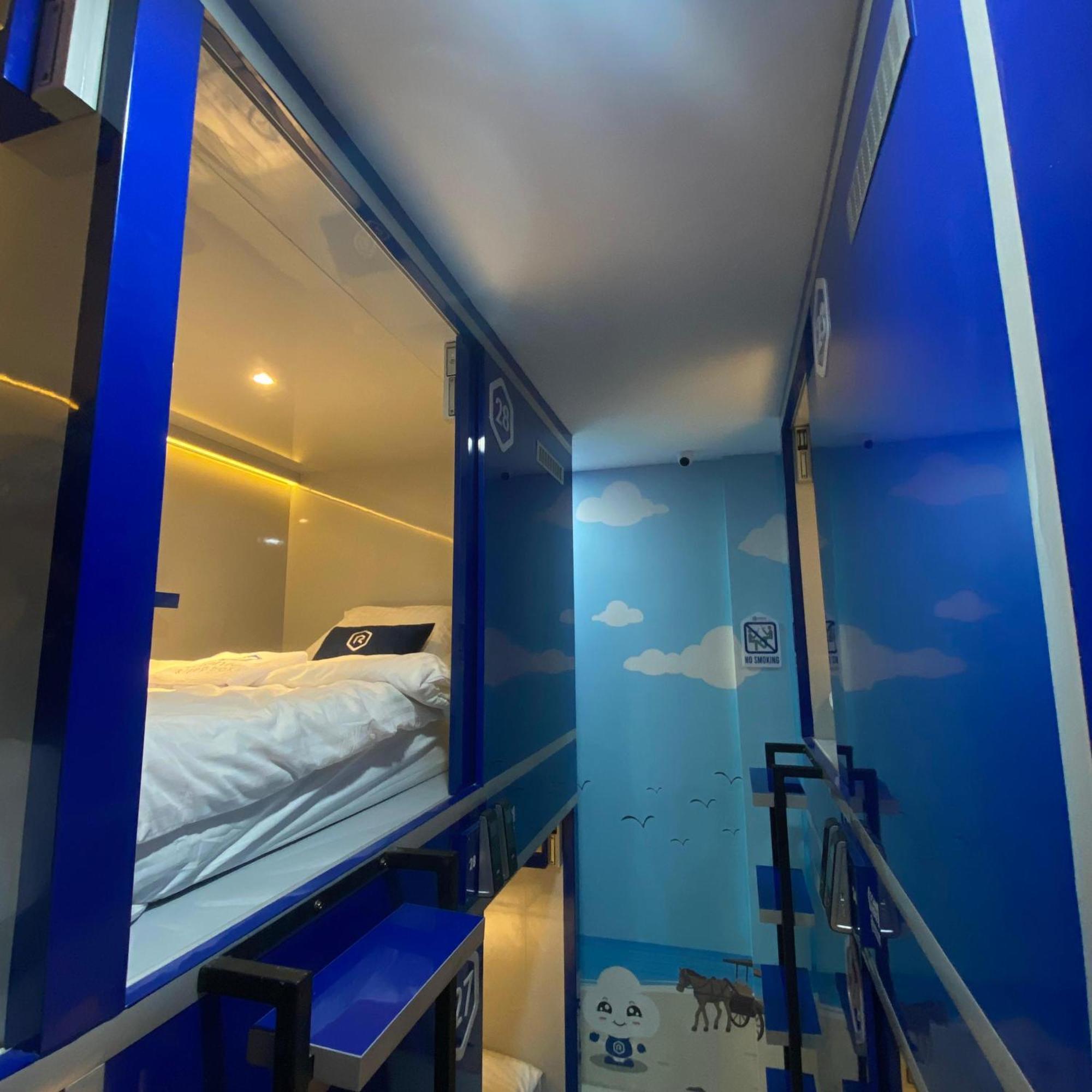 Hotel Rosalyne Sleepbox Malioboro 3 Yogyakarta Exterior foto