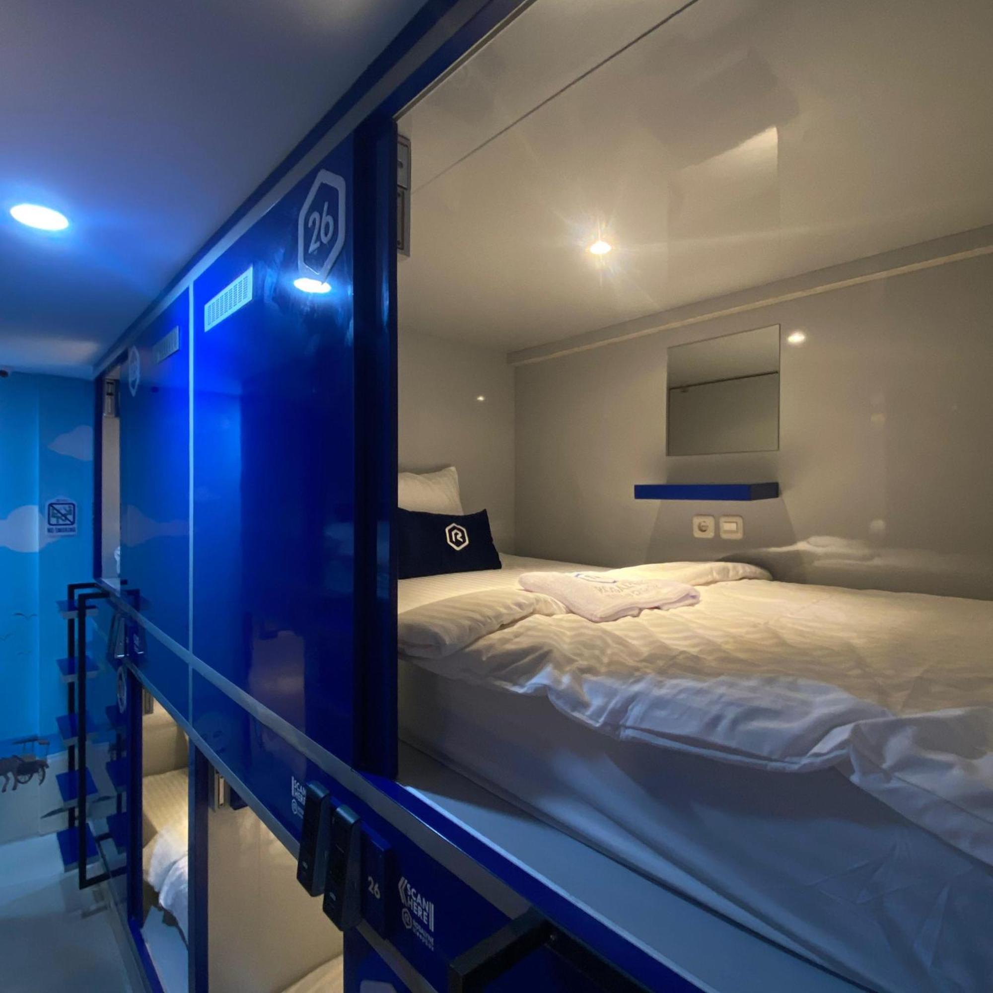 Hotel Rosalyne Sleepbox Malioboro 3 Yogyakarta Exterior foto